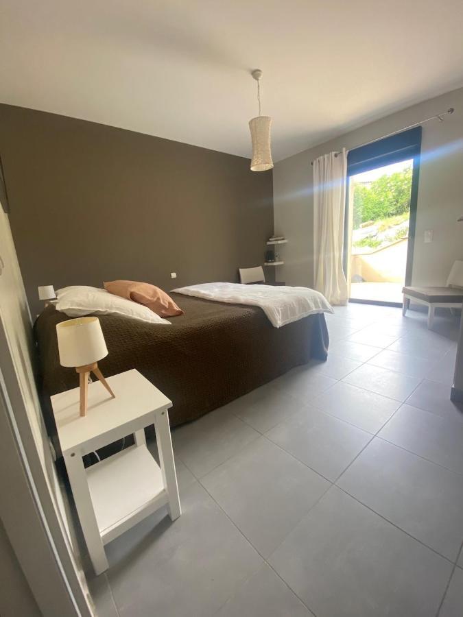 Les Centaurines Bed & Breakfast Saint-Siffret Екстериор снимка