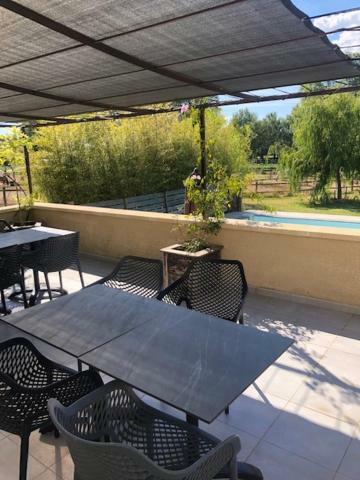 Les Centaurines Bed & Breakfast Saint-Siffret Екстериор снимка
